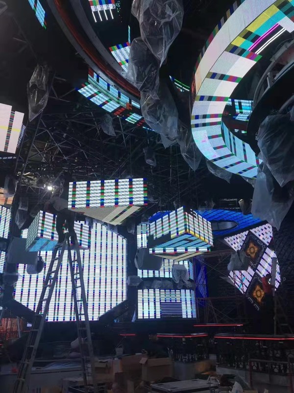 스테이지 실내 LED 디스플레이 스크린 500X500mm 캐비닛 P2.6 P2.9 P3.9 P5.95